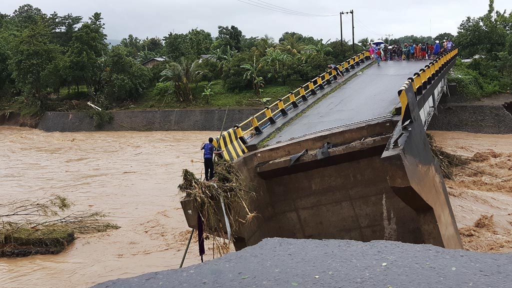  PrayForSulsel Banjir Terjang 7 Kabupaten  di Sulawesi  Selatan 