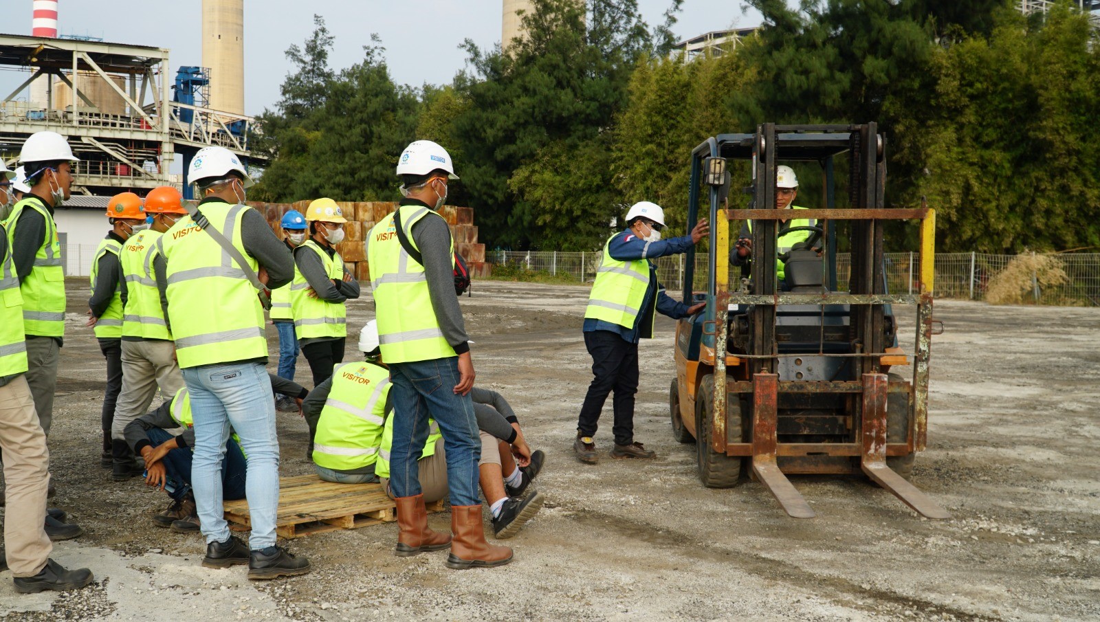 PLTU Tanjung Jati B Gelar Pelatihan dan Sertifikasi K3 Operator Forklift untuk Masyarakat